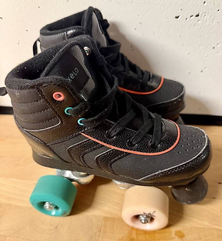Pattini in linea & Pattini a rotelle: Oxelo Rollschuhe Grösse 32/33 – Usato da Witterswil venduto da faidel