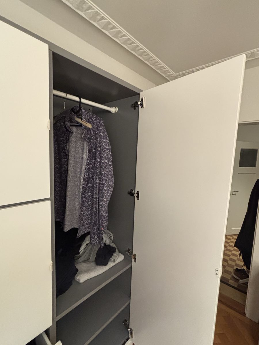 Armadi: Armoire - Blanche et grise - comme neuve ! – Nuovo (secondo la descrizione) da Lausanne venduto da Hightech78 1