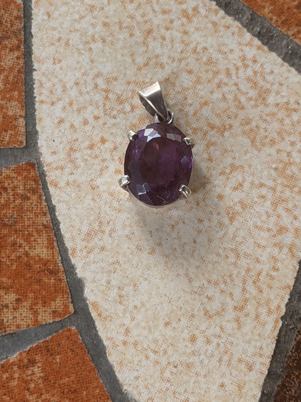 Edelsteine: Amethyst-Anhänger – CHF 100 – Gebraucht aus Glattpark (Opfikon) von Minghao 2