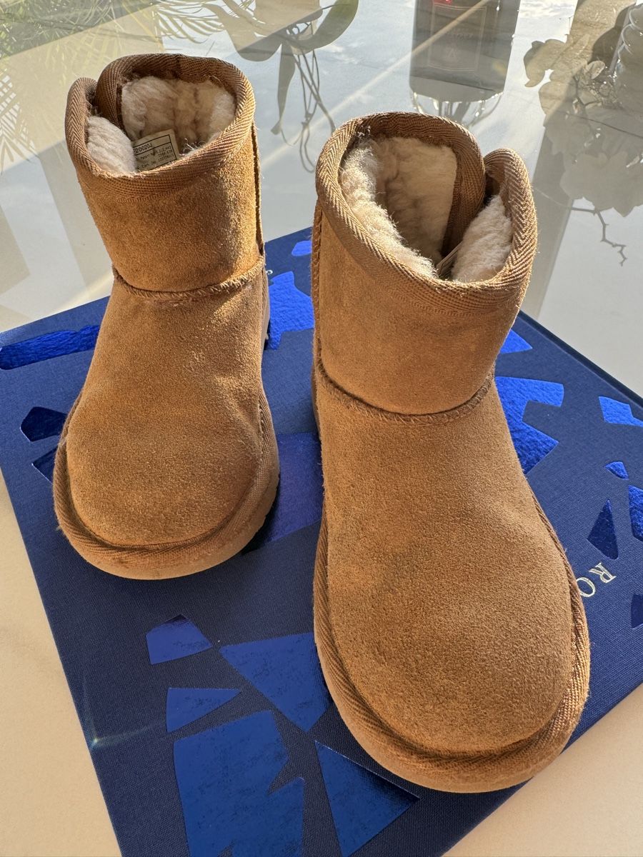 Ugg Scarpe per ragazzi: Ugg – Usato da Ruvigliana venduto da lux_t2sb 1