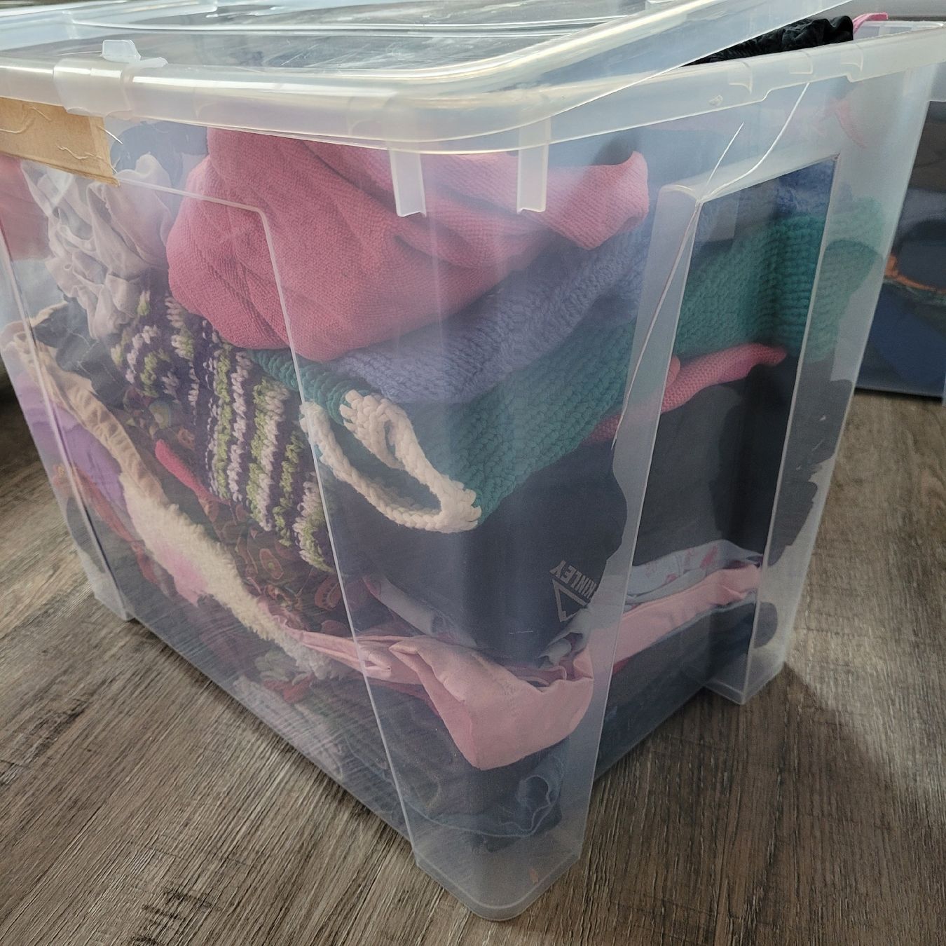 Kleiderpakete & -sets: Mädchen Kleiderpaket Kiste voll 98/104 – Gebraucht aus Niederbuchsiten von klengyel 7