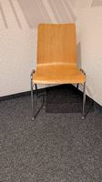 16 Stück neuwertige Bürostühle/Konferenzstühle aus Holz