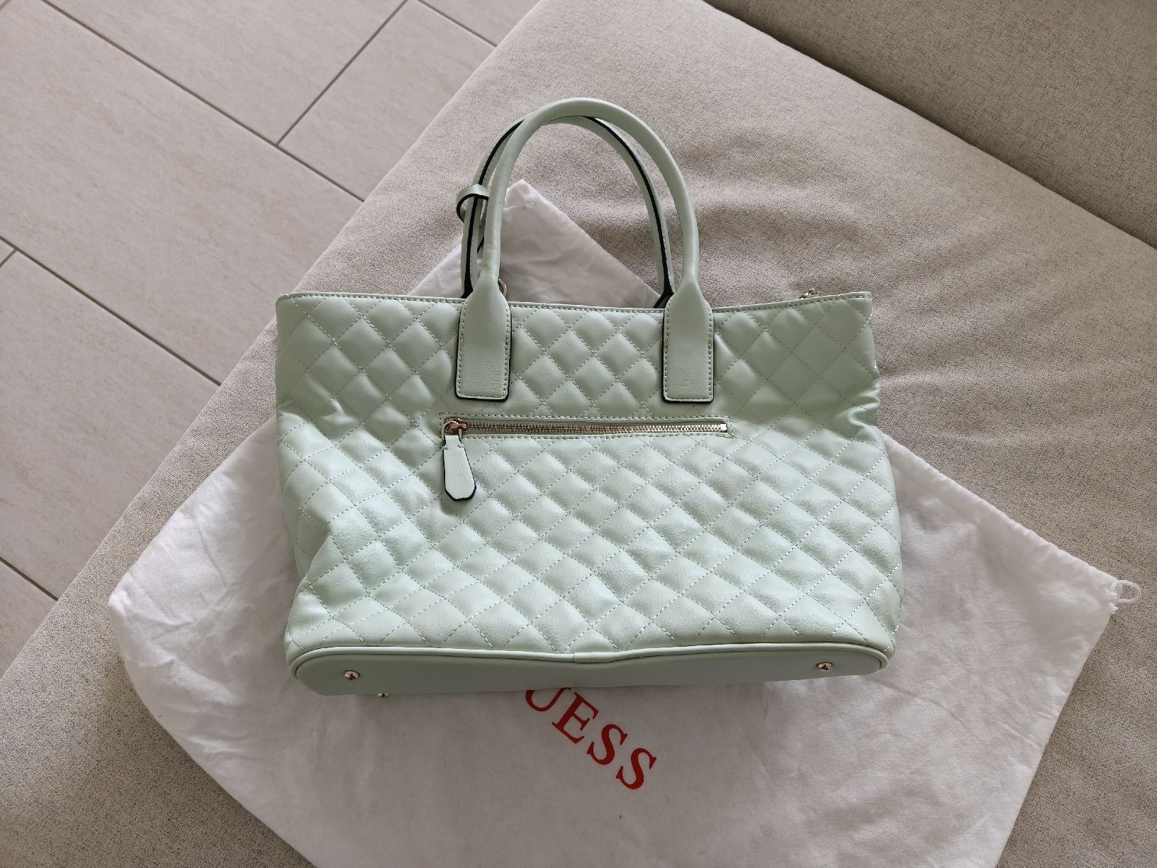 Guess Borse da donna: GUESS Handtasche hellgrün gesteppt mit Staubbeutel – Usato da Erlinsbach venduto da Chnuschti1 1