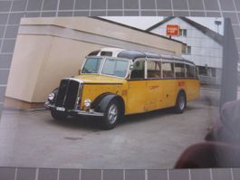 Postauto mit AR Nummer