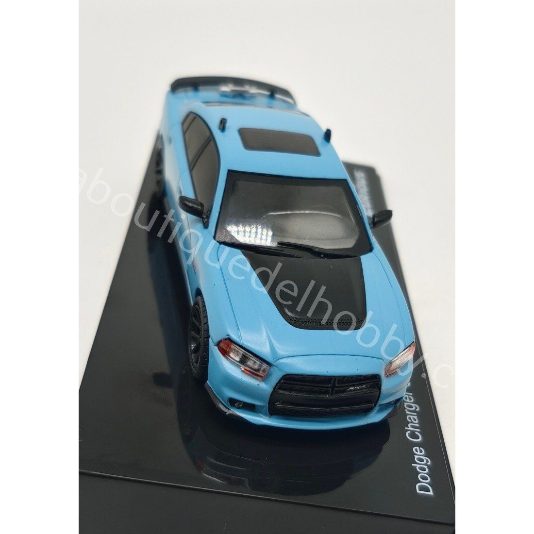 Dodge Modellini d'auto: Dodge Charger SRT8 2012-2014 hellblau / matt-schwarz "Fast – Nuovo e nell'imballaggio originale da Gerlafingen venduto da espero88 3