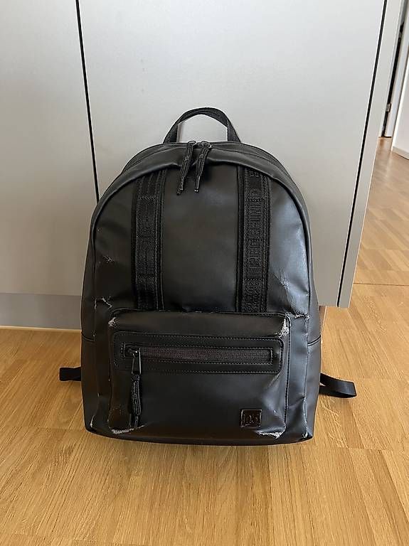 Rucksäcke: Douchebag Rucksack - schwarz – Gebraucht aus Hombrechtikon von Piluu
