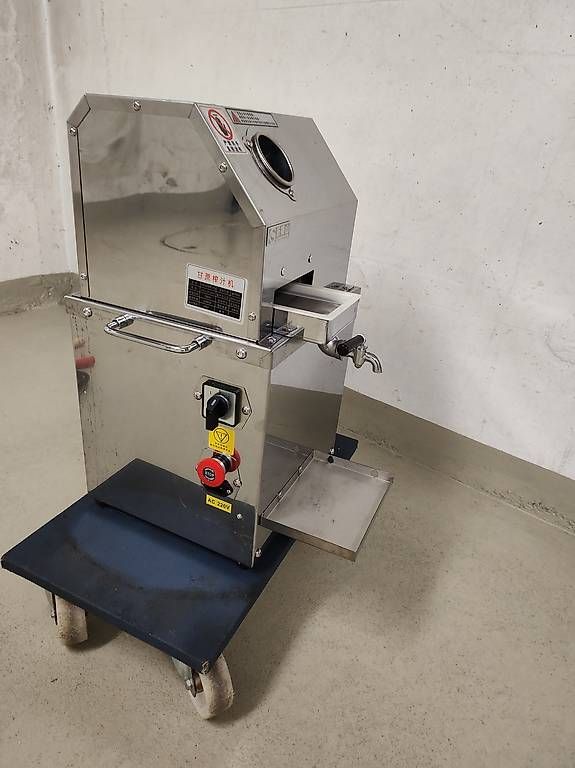Elettrodomestici da cucina: Sugarcane Juice Press Machine 800W 220V – Usato da Oberarth venduto da mar_v5zm 1