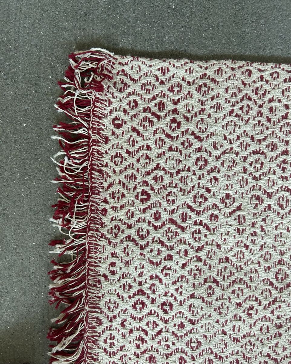 Tapis: IKEA Teppich im rot-weiss Muster – D'occasion à zürich par lis_9nv5 1