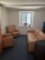 Echtledersofa mit zwei passenden Sesseln (beige, braun)