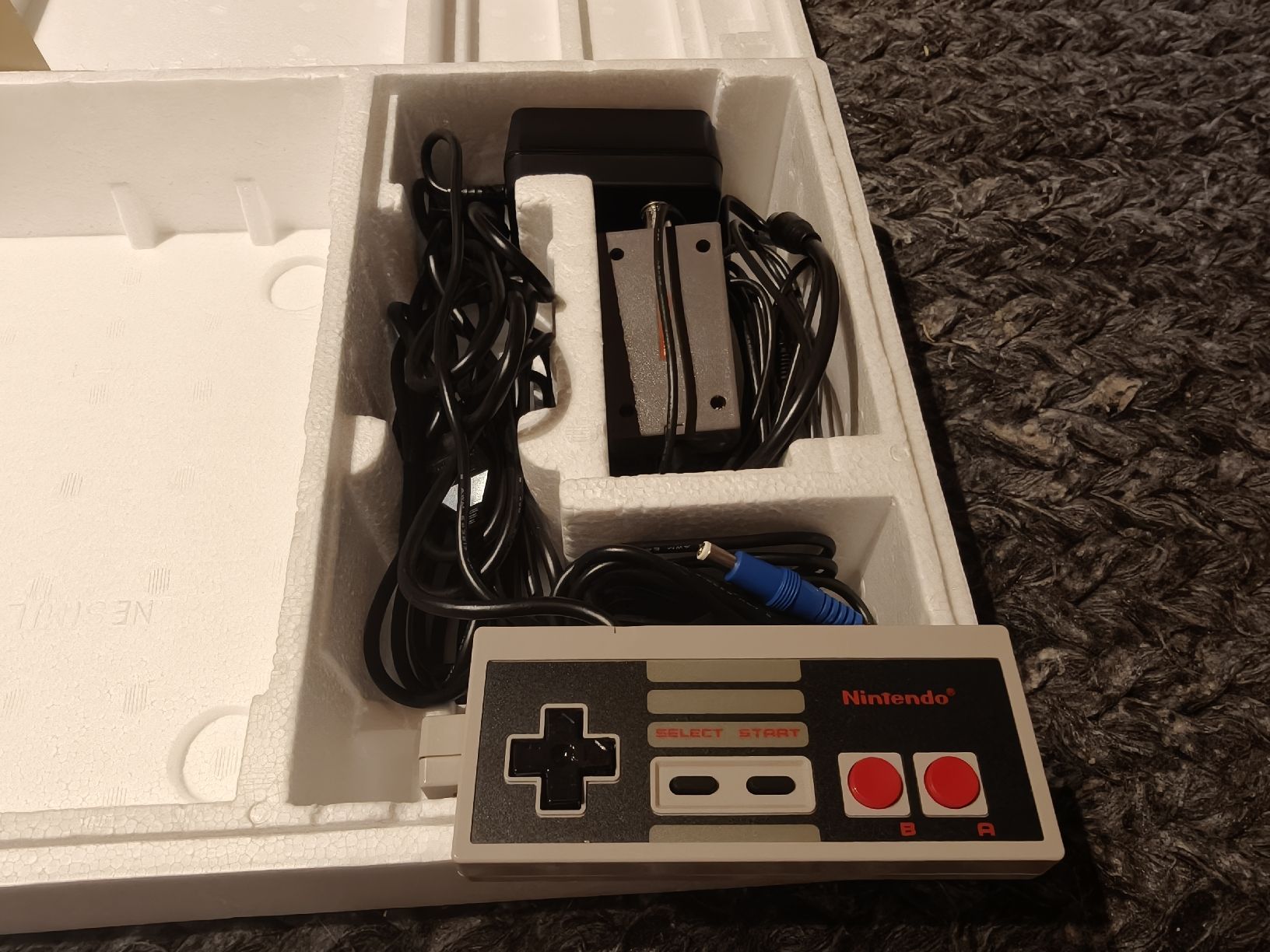 Nintendo Console: Nintendo NES Konsole mit OVP – Nuovo e nell'imballaggio originale da Berg am Irchel venduto da Julienm 5