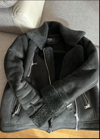 Schwarze Winterjacke mit Teddyfell, Grösse M, Neuwertig