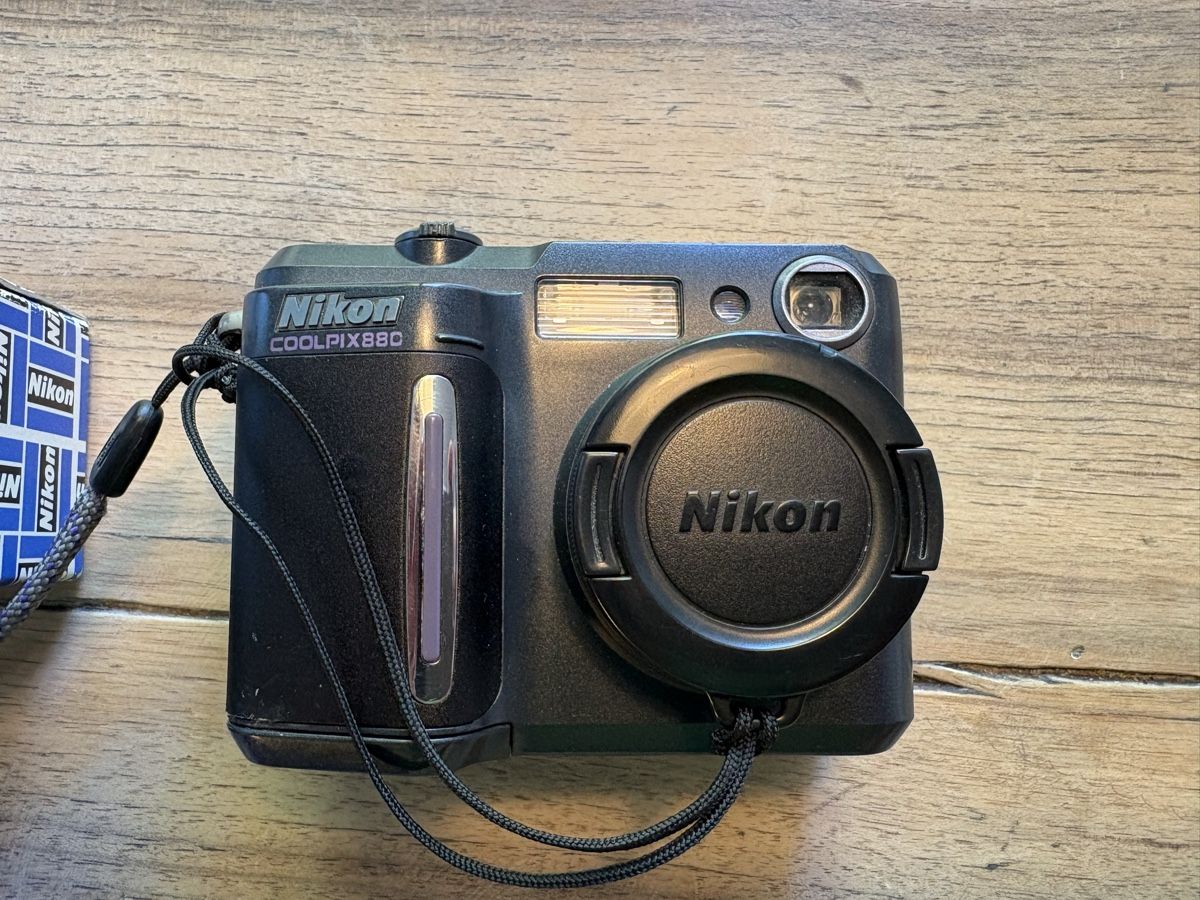 Coolpix Fotocamera: Nikon Coolpix 880 – Difettoso da Oberrieden venduto da Resfauser 2