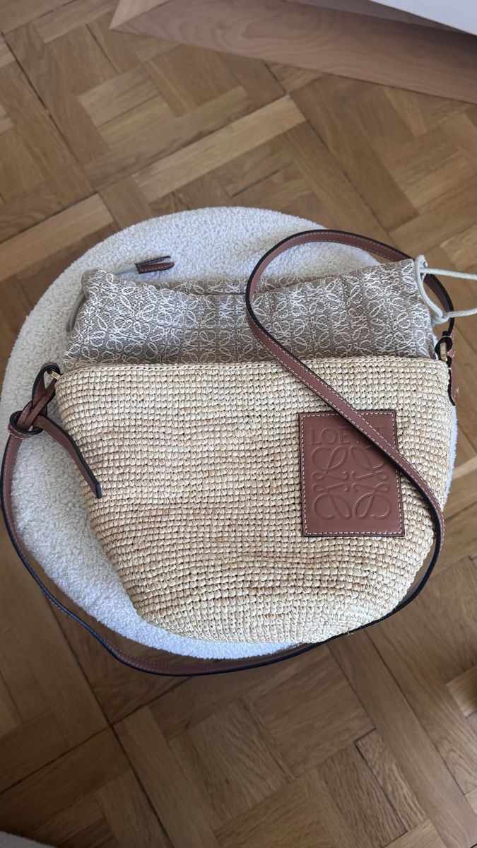 Loewe Borse da donna: LOEWE crossbody raffia small – Usato da Genève venduto da val_5jbf