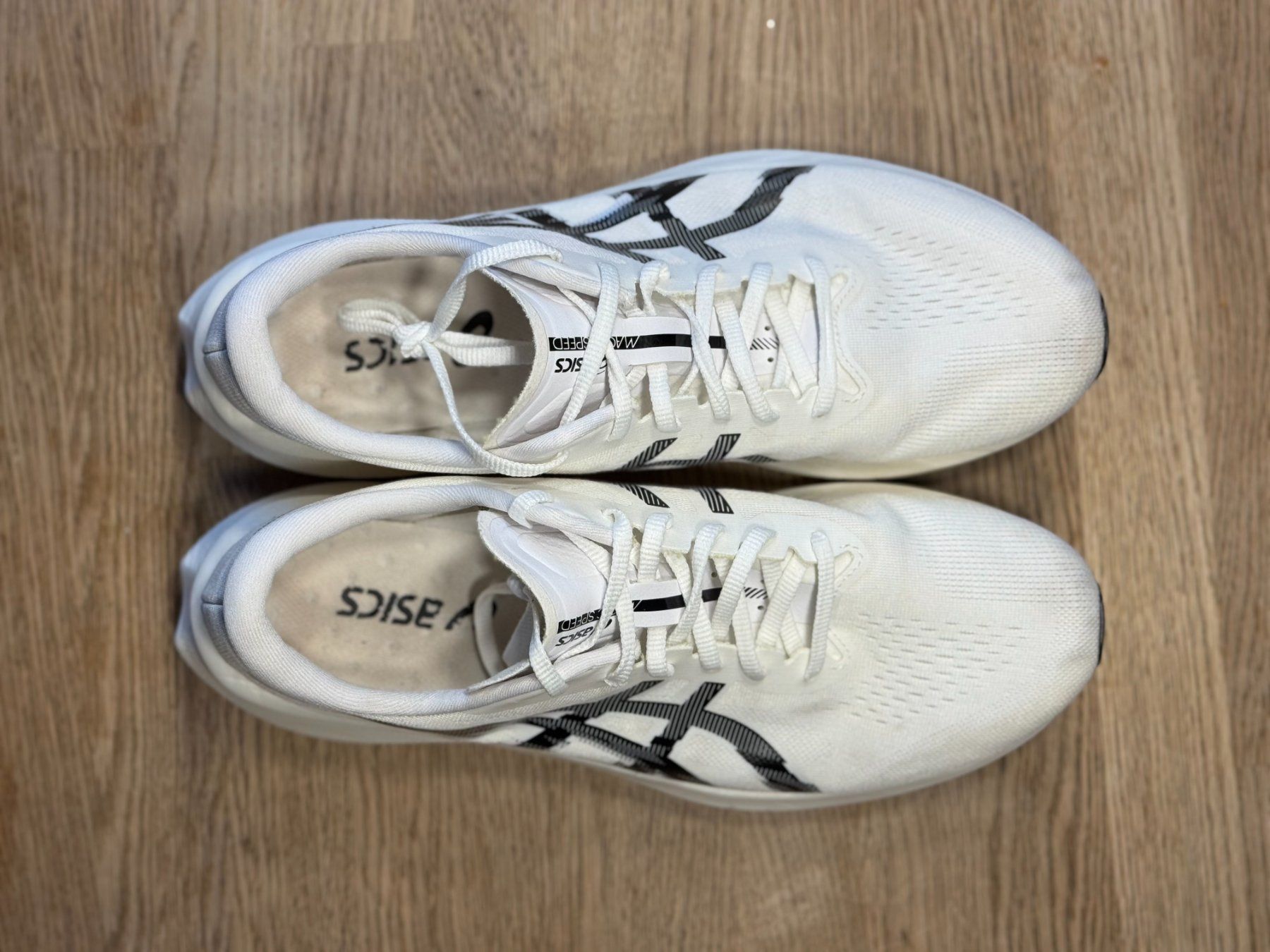 Asics Herrenschuhe: Asics Magic Speed 4 Laufschuh mit Carbonplatte Running – Gebraucht aus Zofingen von swissairforce 3