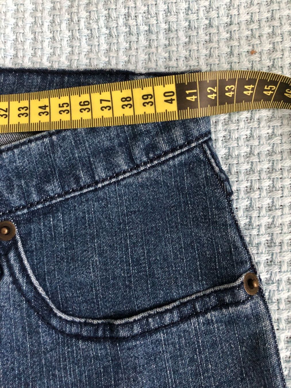 Jeans: Besondere Kurze Jeanshosen – Usato da Rüti ZH venduto da Masken 4