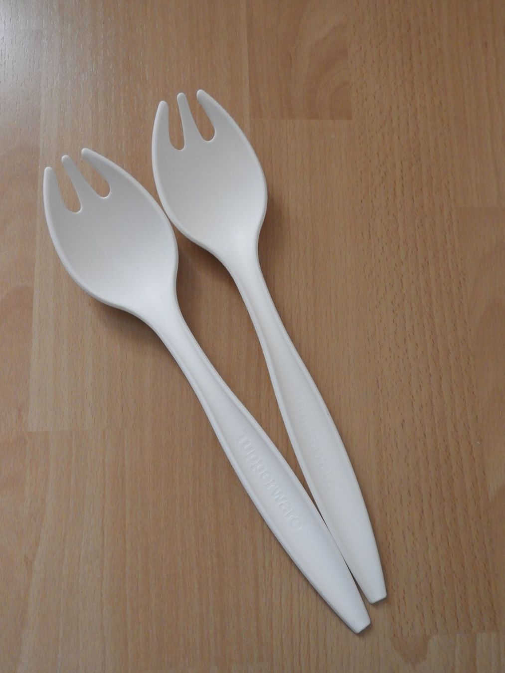 Tupperware Set di posate: Tupperware - Services à Salade  - NEUF! – Nuovo e nell'imballaggio originale da Dombresson venduto da sev_bsb8