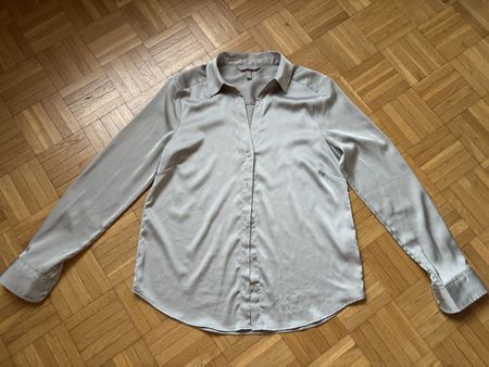 Satinbluse von H&M, silbergrau glänzend, guter Zustand