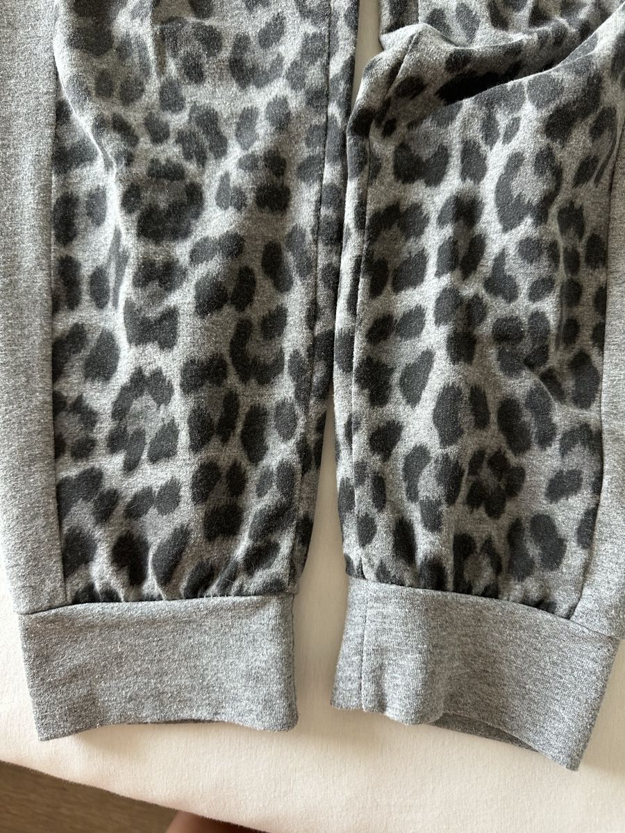 Kleiderpakete: Leoprint Jogginganzug ONE Size – Gebraucht aus Arbon von lua_sl9k 5