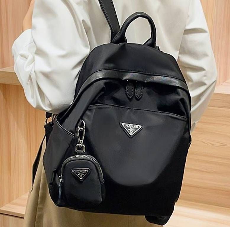 Rucksäcke: Schwarzer stylischer Rucksack NEU – Gebraucht aus Thalwil von Wahlschweizer 1