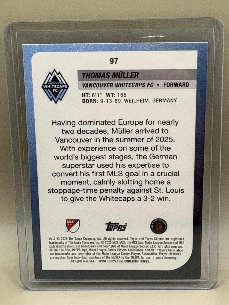 Topps Carte collezionabili: 2025 Topps Chrome MLS - Thomas Muller #97 Wave Refractor – Nuovo (secondo la descrizione) da Oberbuchsiten venduto da Bananefrappe93 1