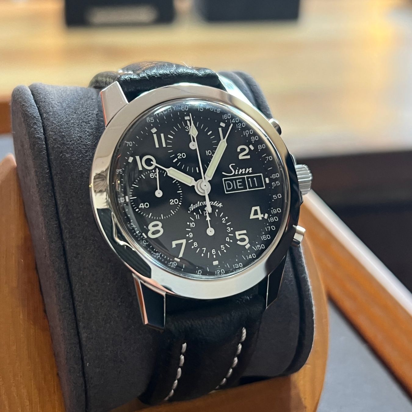 Sinn Montres: Sinn Pilot Chronograph Full Set 103.B.AUTO.POL.TY – D'occasion à Carouge GE par Watchaser 1