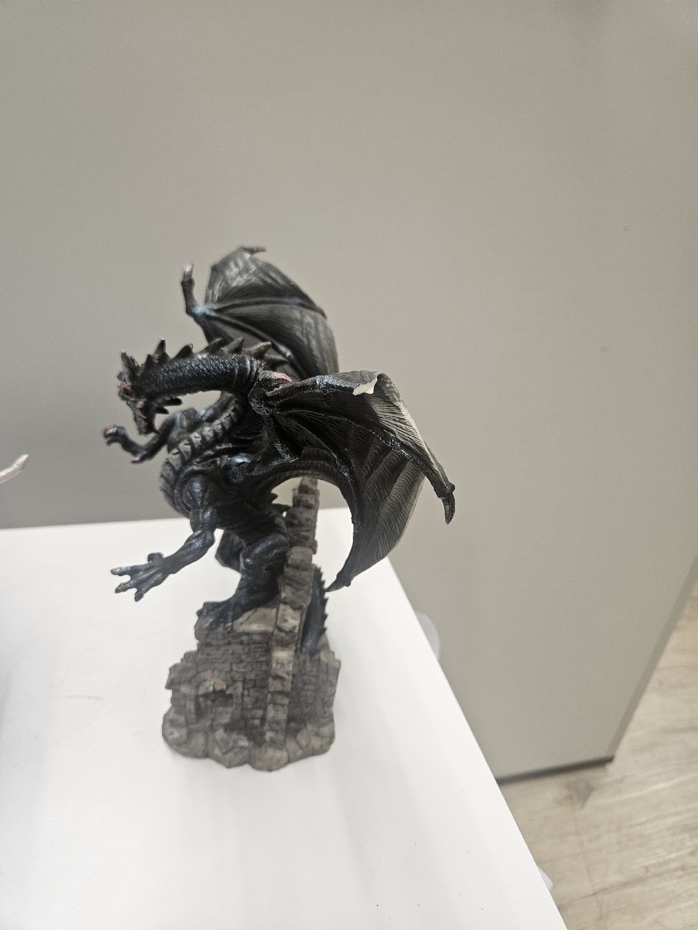 Statuette: Fee mit Drachen u d Drache mit Ruine  – Usato da Dielsdorf venduto da Kenan997 7