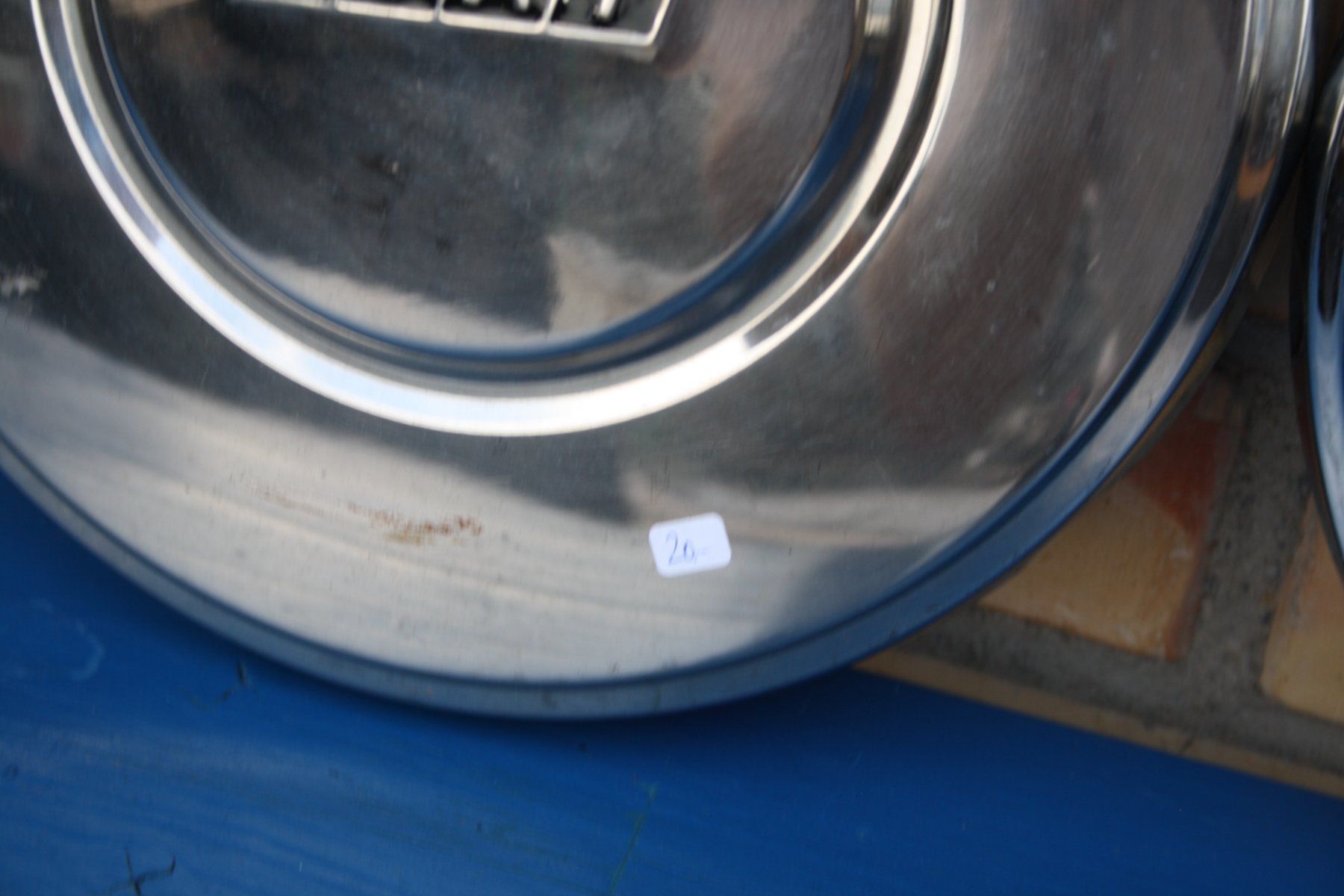 Fiat Tutti pezzi di ricambio auto: 5 CHROM RAD DECKEL VERMUTLICH FIAT 124 ODER 131 – Usato da Wauwil venduto da Pneuedy 6