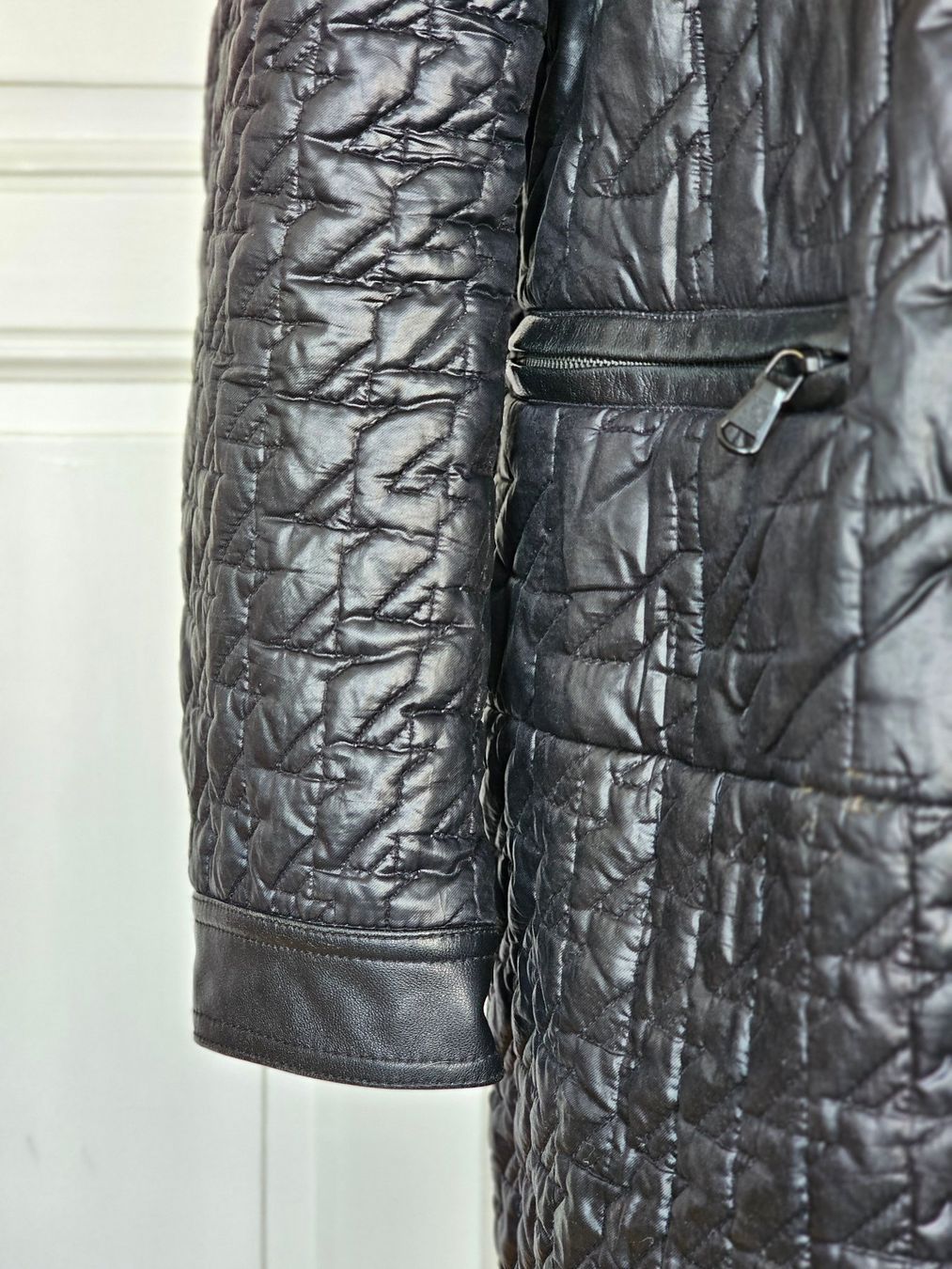 Marc Jacobs Cappotti: Schwarzer gesteppter Mantel, Marc Jacobs, Leder, Gr. M – Usato da Ried-Brig venduto da Zzyzx 4