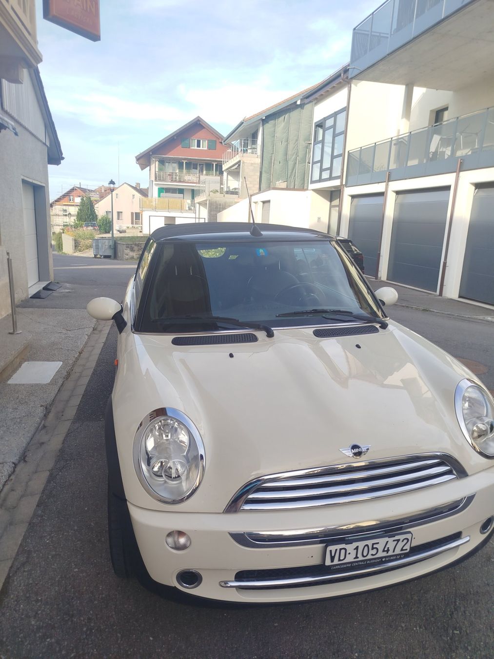 BMW Autos: Mini Cooper One Cabriolet – Gebraucht aus Villars-le-Terroir von bet_pkq5