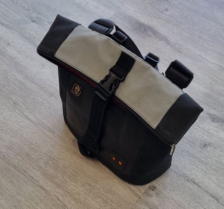 Einzigartige Upcycling-Tasche von Vargu – Robust, Stylisch &