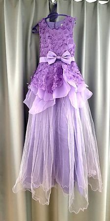 Prinzessinnen-/Blumenmädchen Kleid (Flieder) Gr. 146