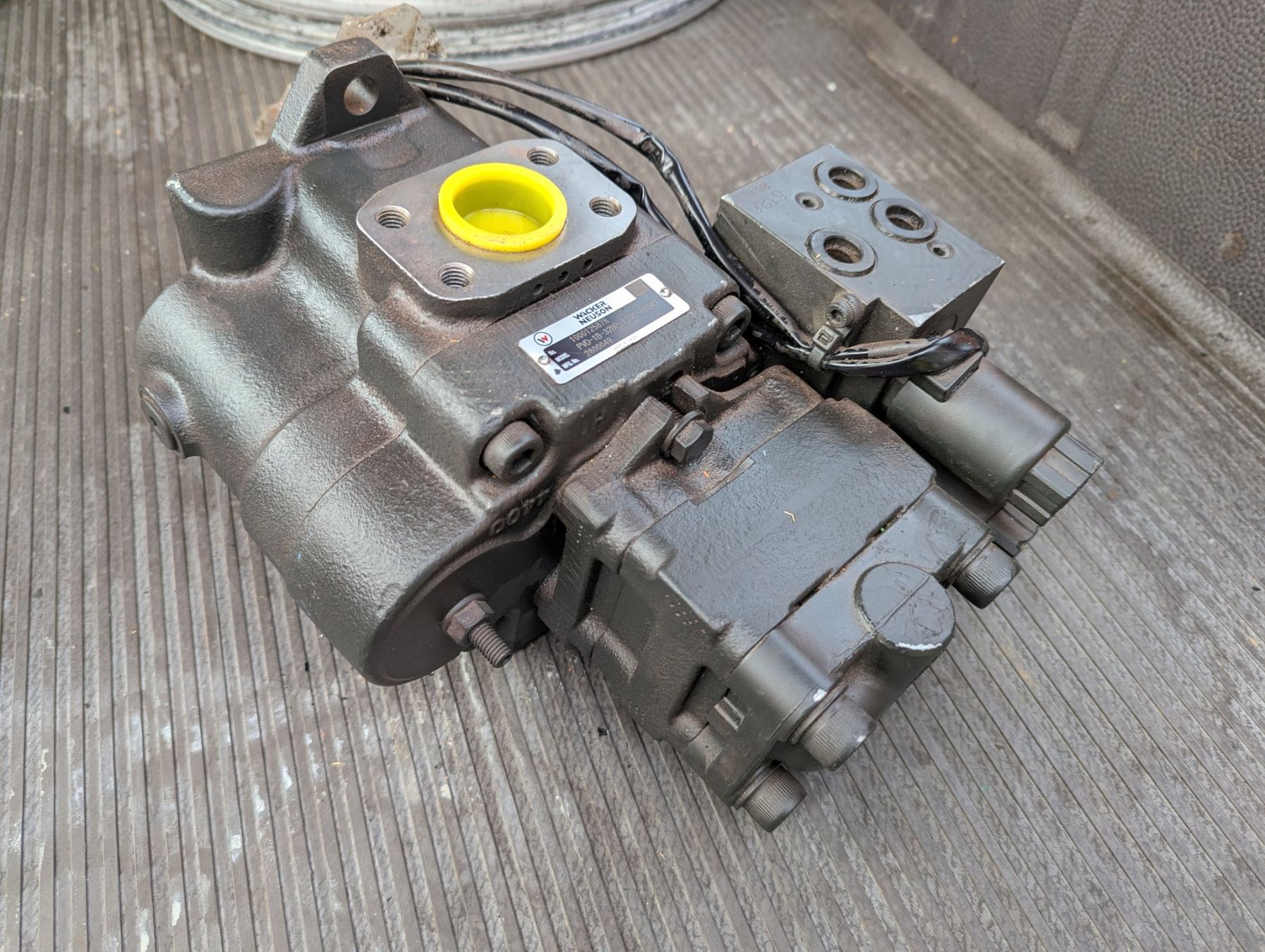 Wacker Neuson Escavatori: Hydraulikpumpe zu Bagger Wacker Neuson – Usato da Dietschwil venduto da FIZENATOR
