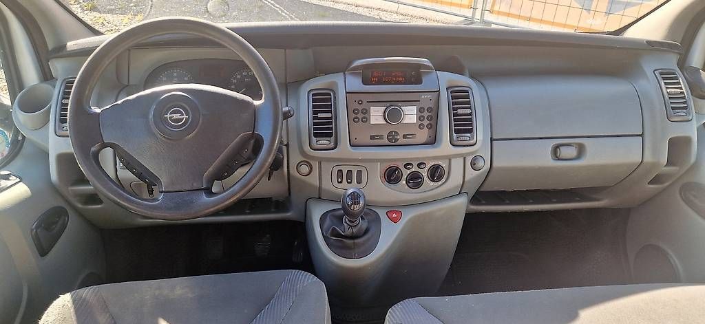 Nutzfahrzeuge: Opel vivaro Lang Version fix preis – Gebraucht aus Ziegelbrücke von arb_mvz9