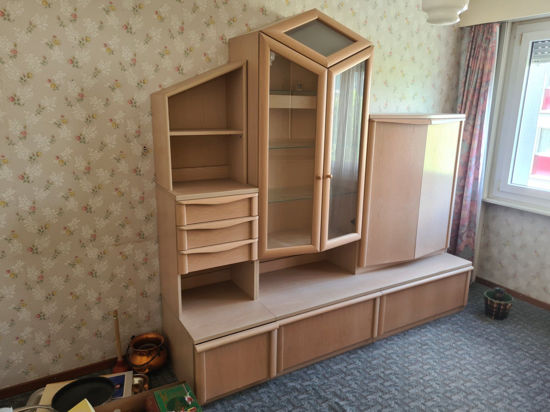 Vitrinen: Grand buffet vintage avec vitrine et rangement – Gebraucht aus Monthey von 187-zeroo 9