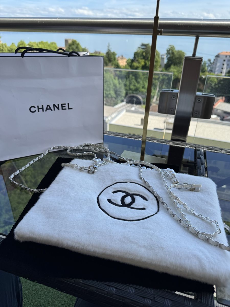 Chanel Borse da donna: Sac Chanel VIP fourrure blanche  – Nuovo (secondo la descrizione) da Neuchatel venduto da mar_9blm 1