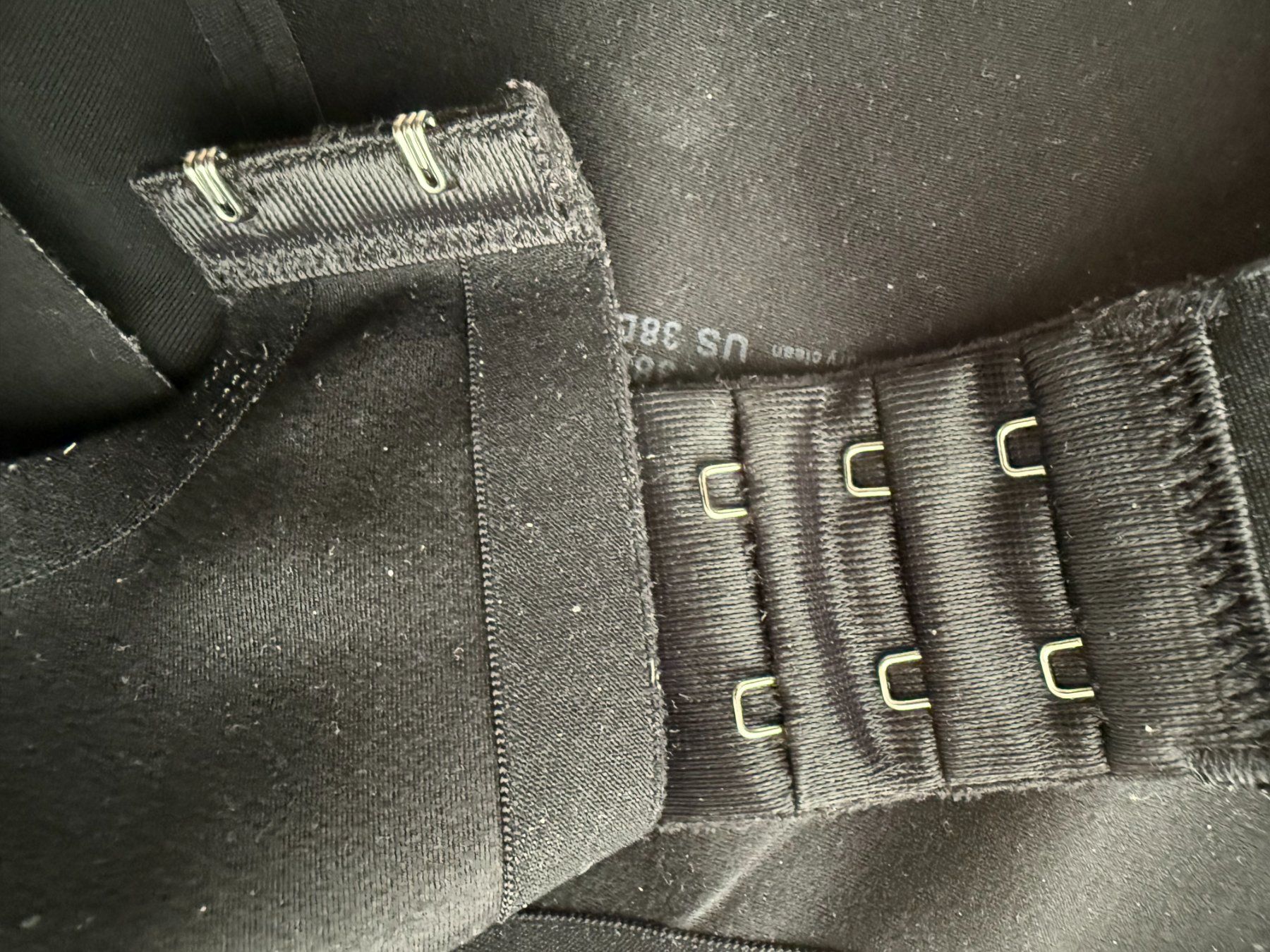Triumph Sonstige Unterwäsche: Triumph  BH  Gr. 85F  Minimizer  Farbe schwarz – Gebraucht aus Subingen von ArtBead 3