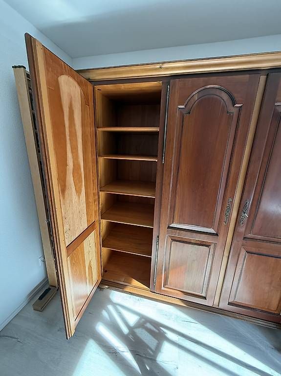 Schränke: Kirschbaum Kleiderschrank 1984 – Gebraucht aus Neuhausen am Rheinfall von mae_2kzr 2