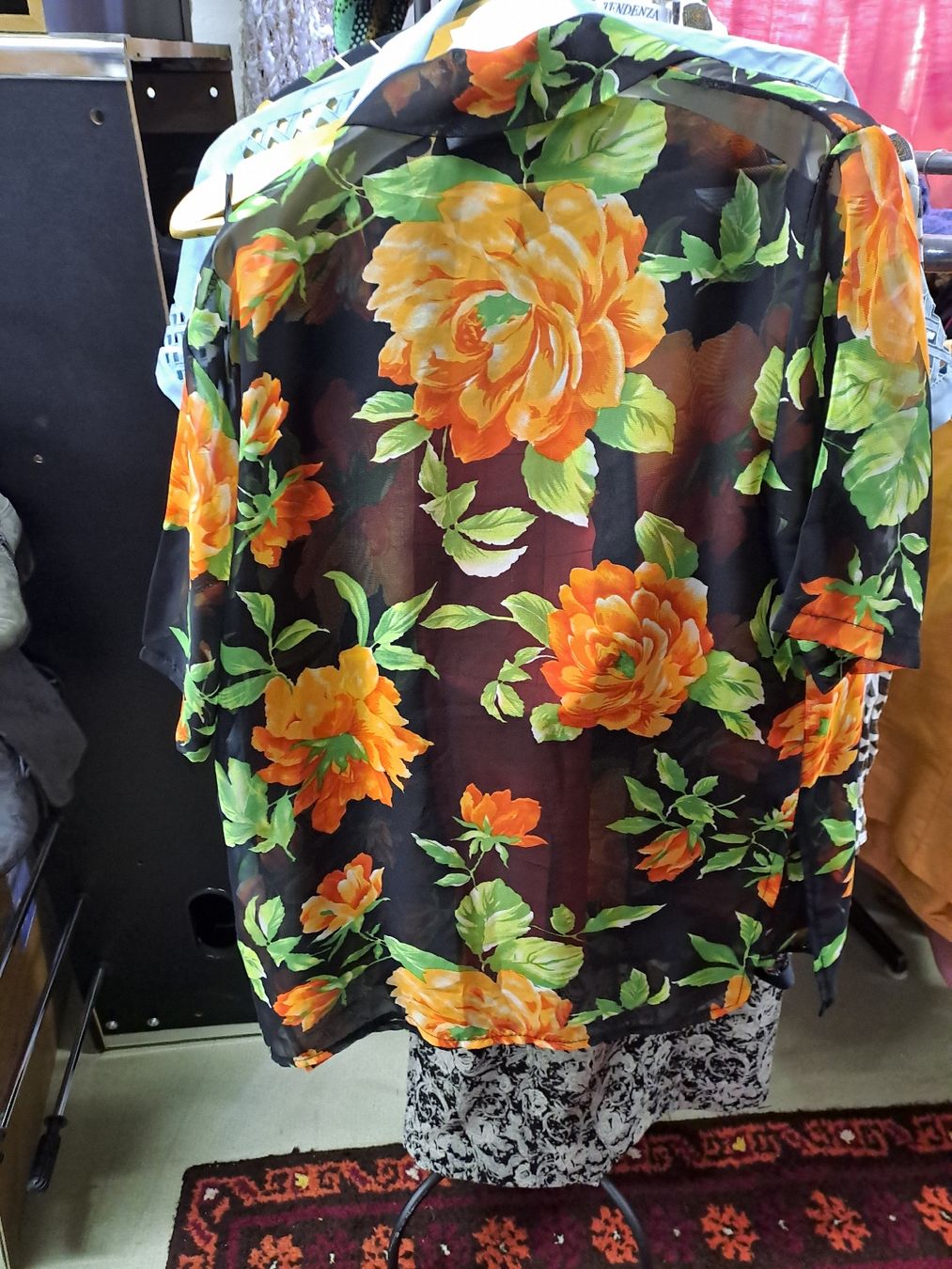 Chemisiers: Damen Bluse Blumenmuster Schwarz Orange Grösse M – D'occasion à Zürich par Schoebi19 2