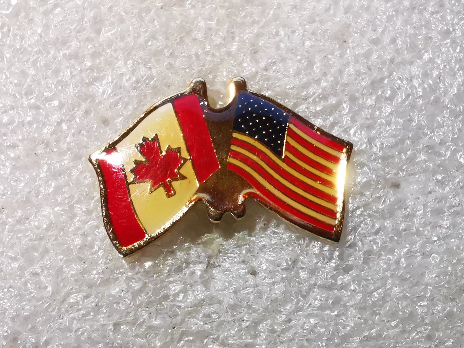 Placchette & Badge: Ansteckpin 71: Flaggen Kanada & USA – Usato da Oppligen venduto da Pin-Fall-Shop