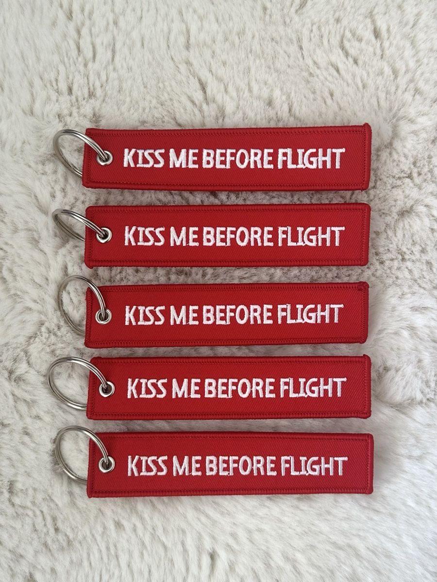 Portachiavi: Kiss me before flight keychain tag – Nuovo e nell'imballaggio originale da Couvet venduto da Aura_aura 2