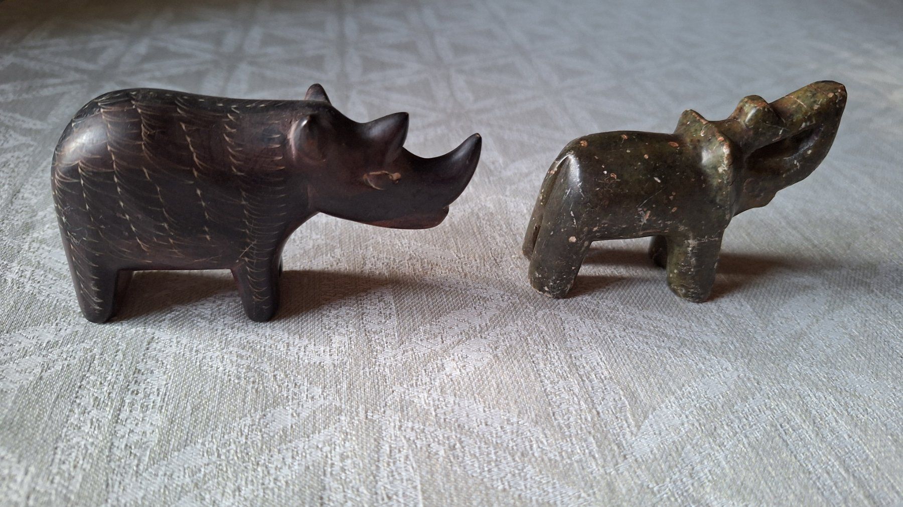 Figuren: Steinfiguren, Elefant und Nashorn  9,5cm u. 7,5cm – Gebraucht aus Dornach von majo8689