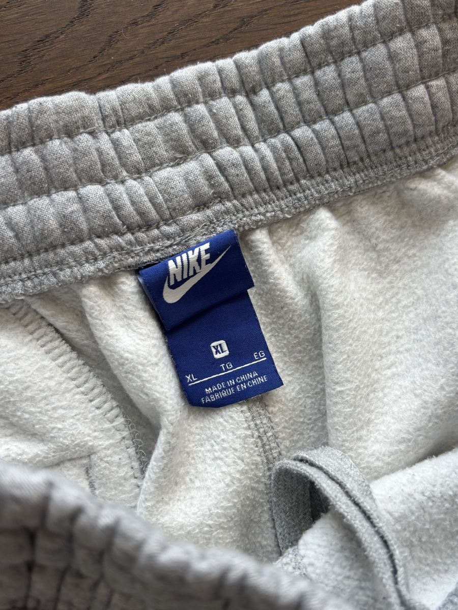 Nike Pantalons: Nike Jogginghose Openleg Grau – D'occasion à Männedorf par Spargeluno 1