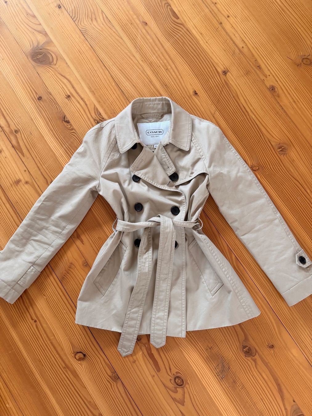 Coach Cappotti: Vintage Coach Trenchcoat – Usato da Rütihof venduto da njetzer