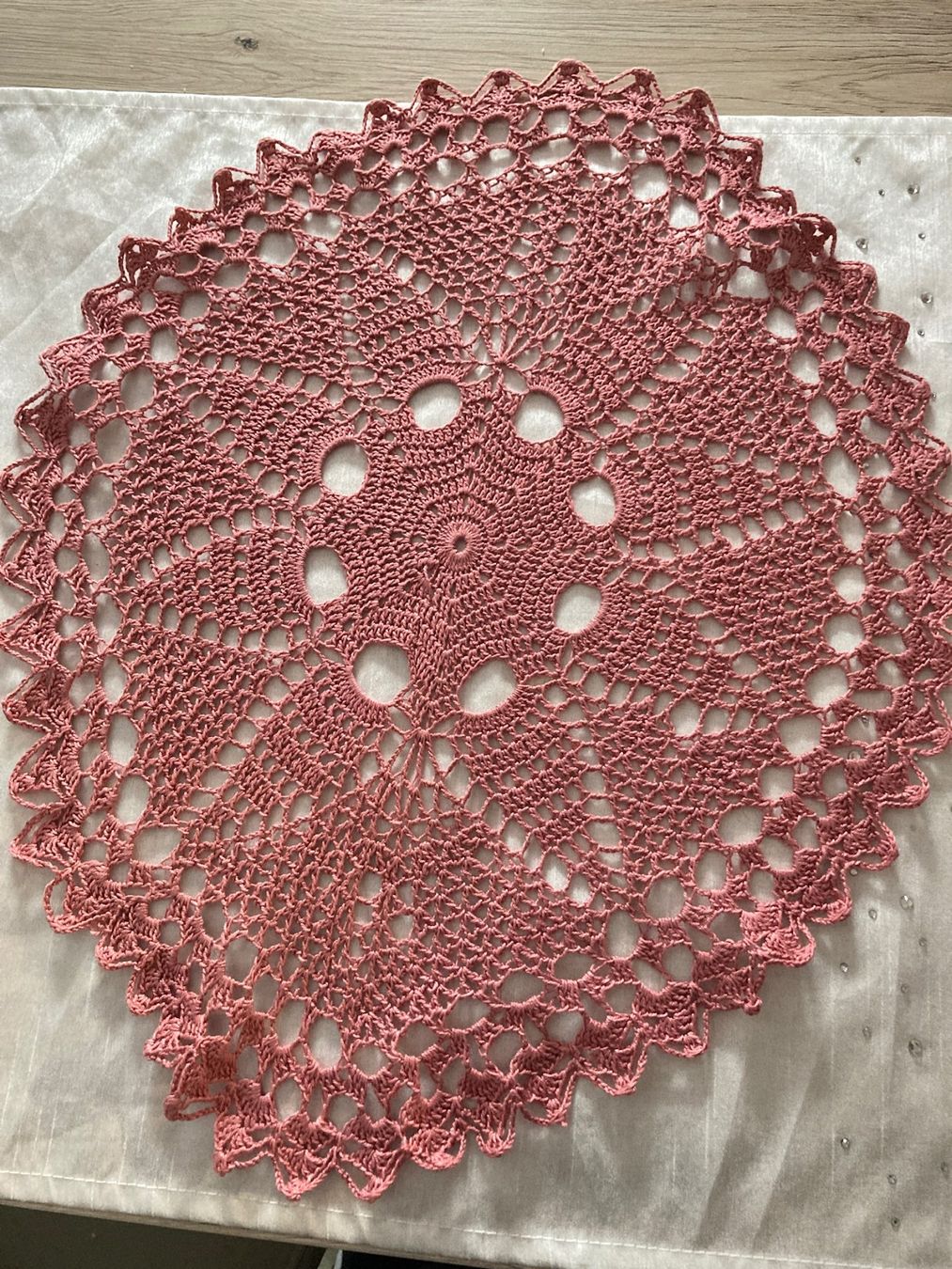 Decken: Häckel Tischdecke self made Rund Rosa – Gebraucht aus Naters von sch_9fvg