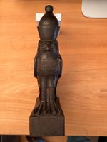 Figur Ra (Falke) alt-aegyptisch mit Hieroglyphen Sockel