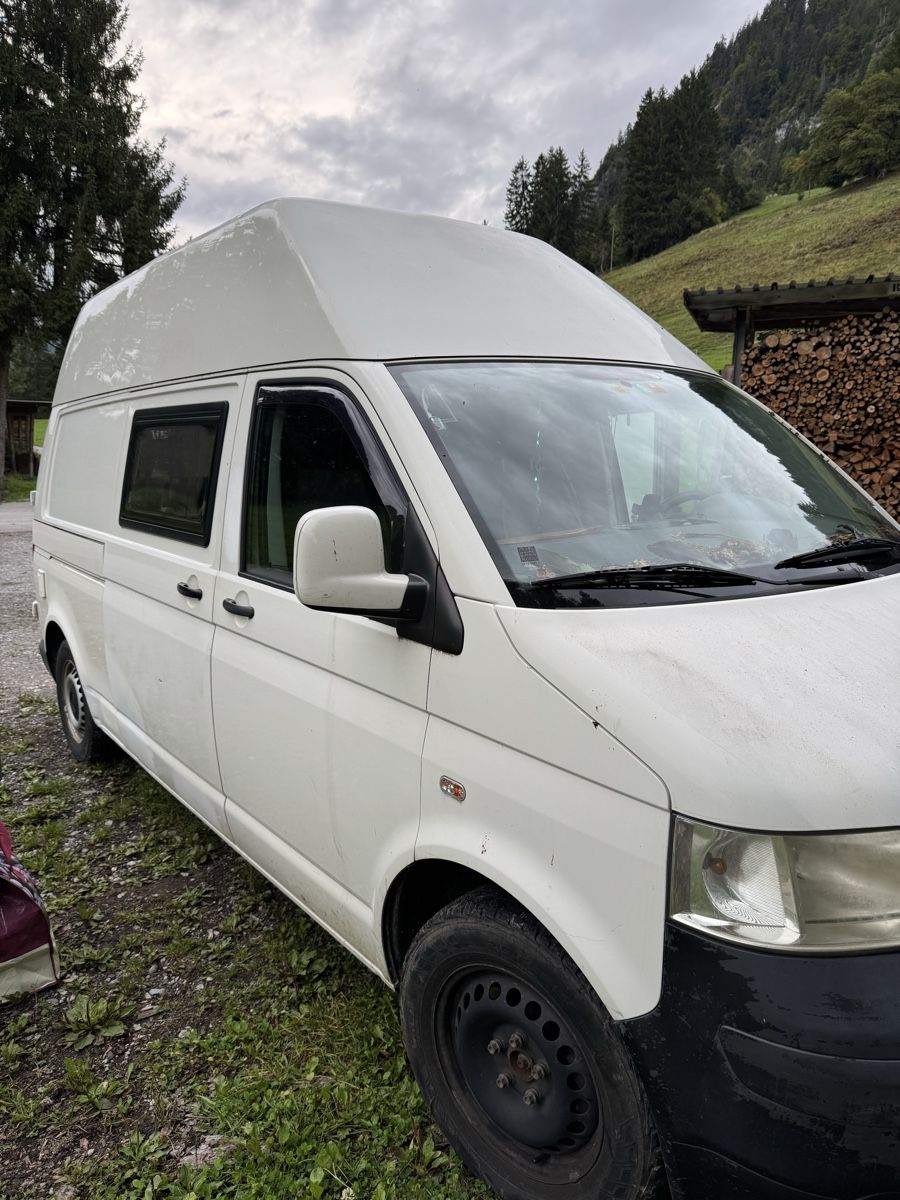 VW Veicoli da campeggio: VW T5 Transporter Wohnmobil-Chalet – Usato da Oberwil i. S. venduto da ulr_qy5d
