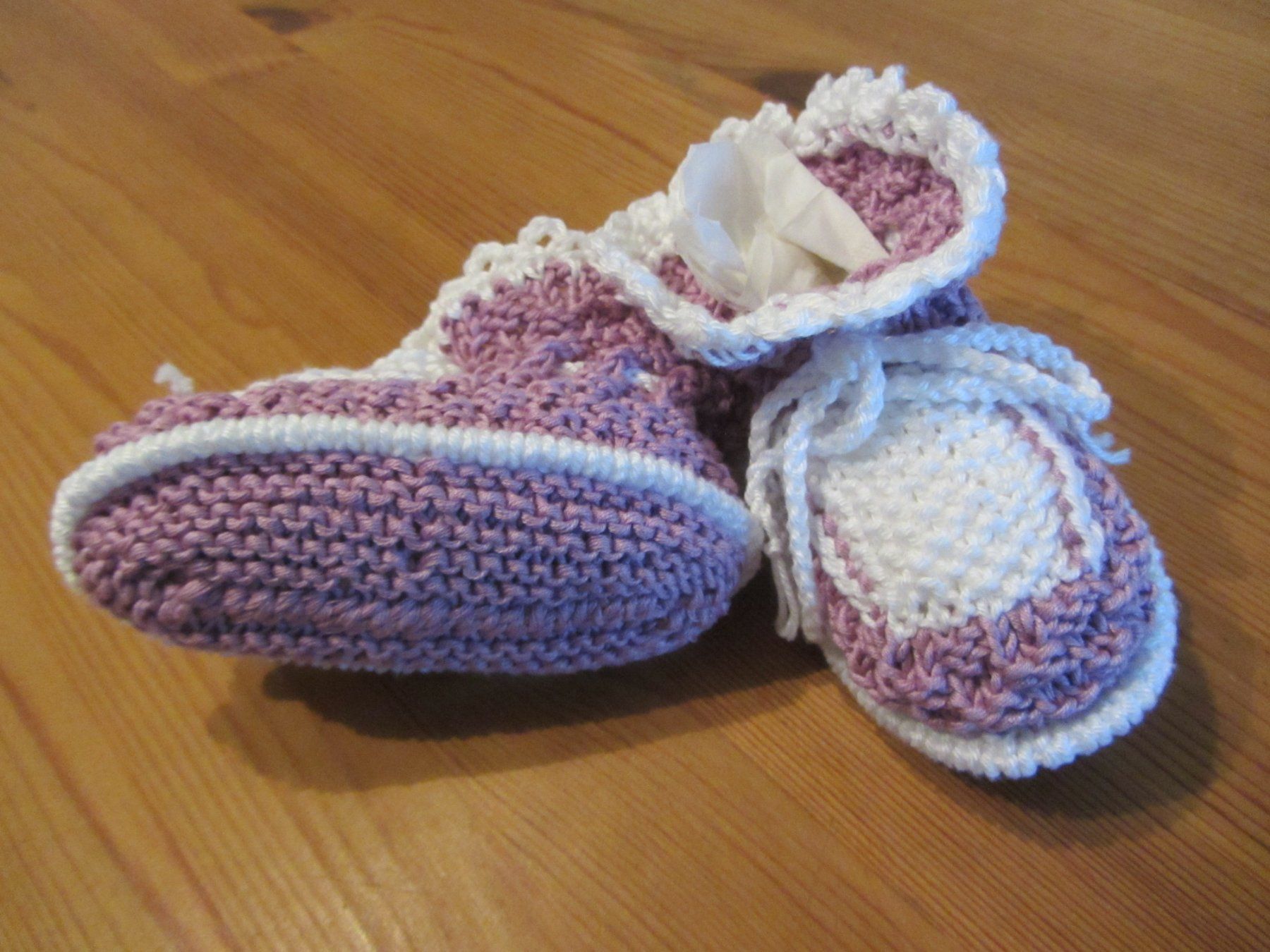Calze per bambini: Baby Finckli Handarbeit gehäkelt. – Nuovo (secondo la descrizione) da Malters venduto da Hausi88 3