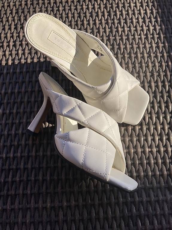 Scarpe da donna: Chaussures blanches  – Usato da Geneve venduto da CHRISTINEE01