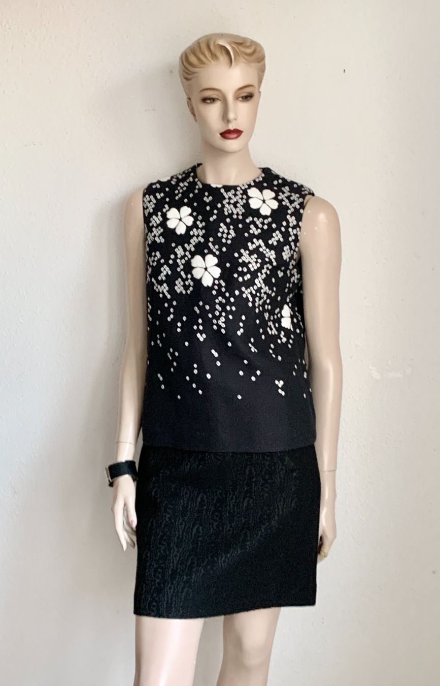 Dsquared2 Top: Schwarzes Top von DSQUARED2 mit weissen Blüten – Usato da Kloten venduto da Nephty 7