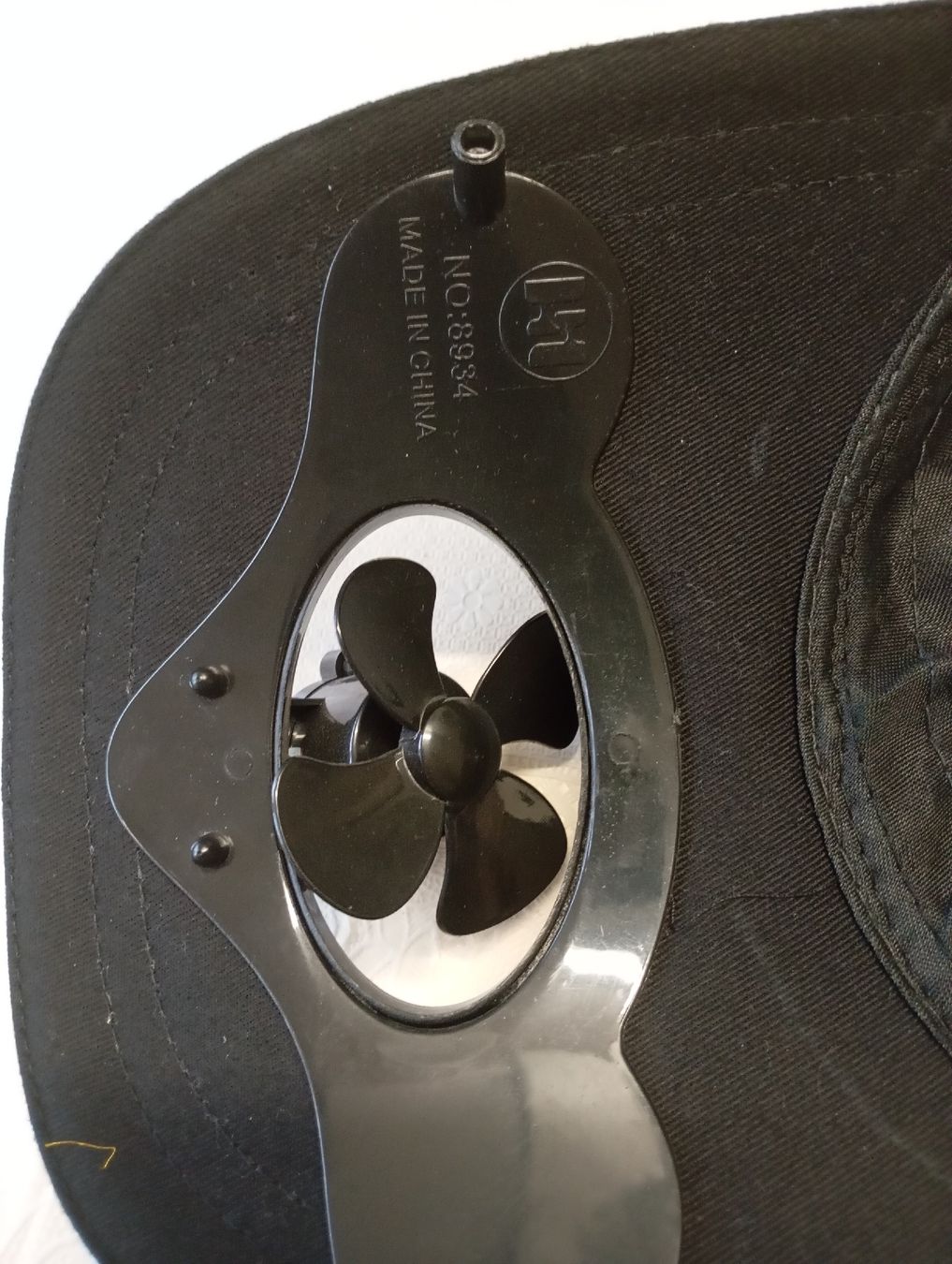Copricapi, berretti & cappellini: Cap with integrated fan black used condition – Usato da Bern venduto da pav_8b6j 3